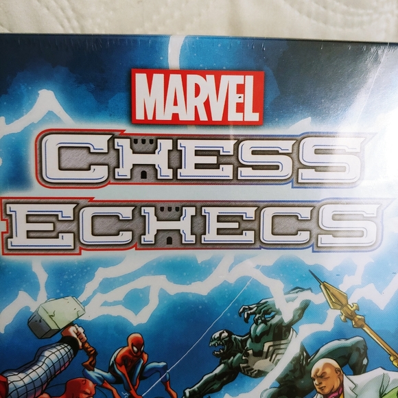 Marvel Cardboard Chess Game to be assembled - Picture 2 of 7
